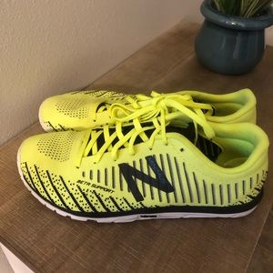 Men’s New Balance - Minimus running shoes Sz. 9